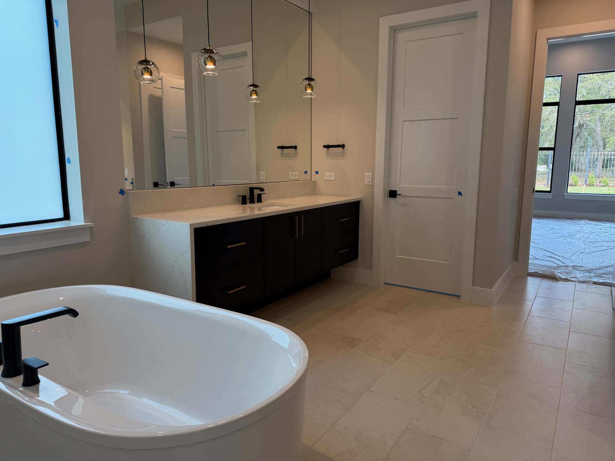 Waterfall edge quartz backsplash design