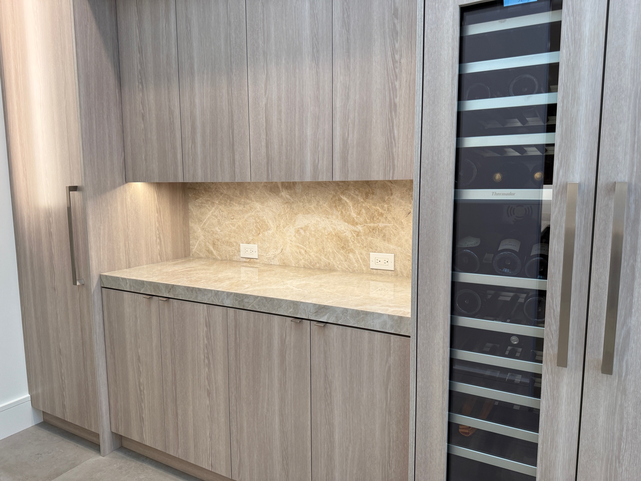 Modern farmhouse quartzite kitchen surface
