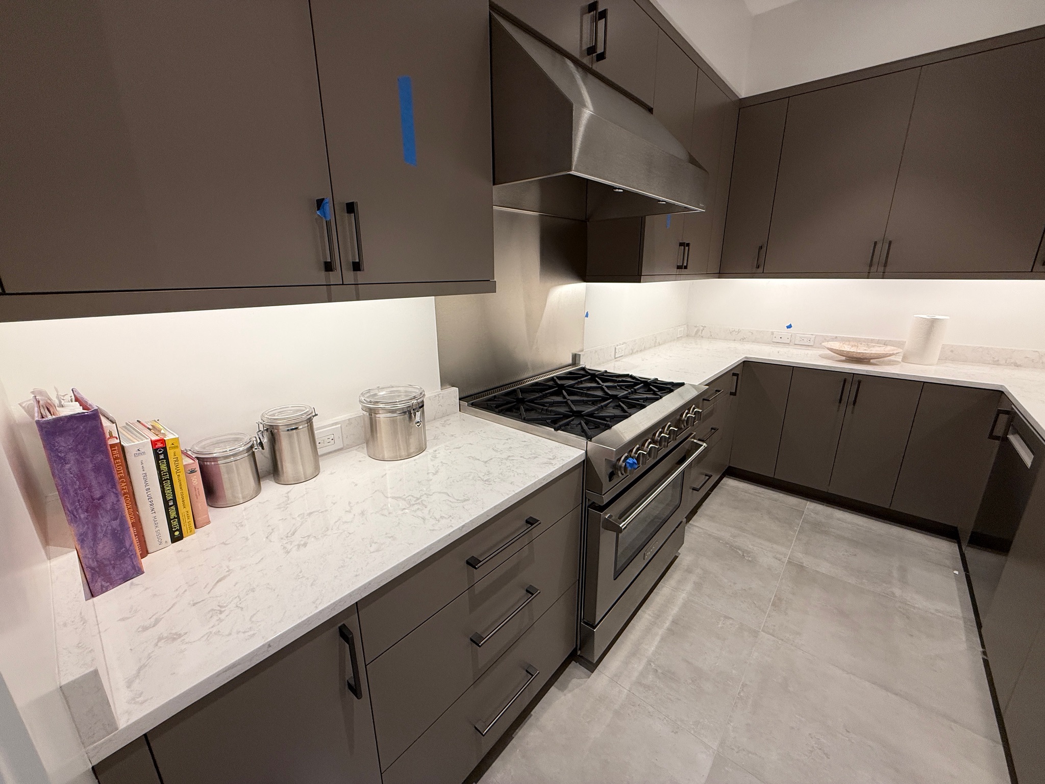 Contemporary kitchen quartz installation Tampa