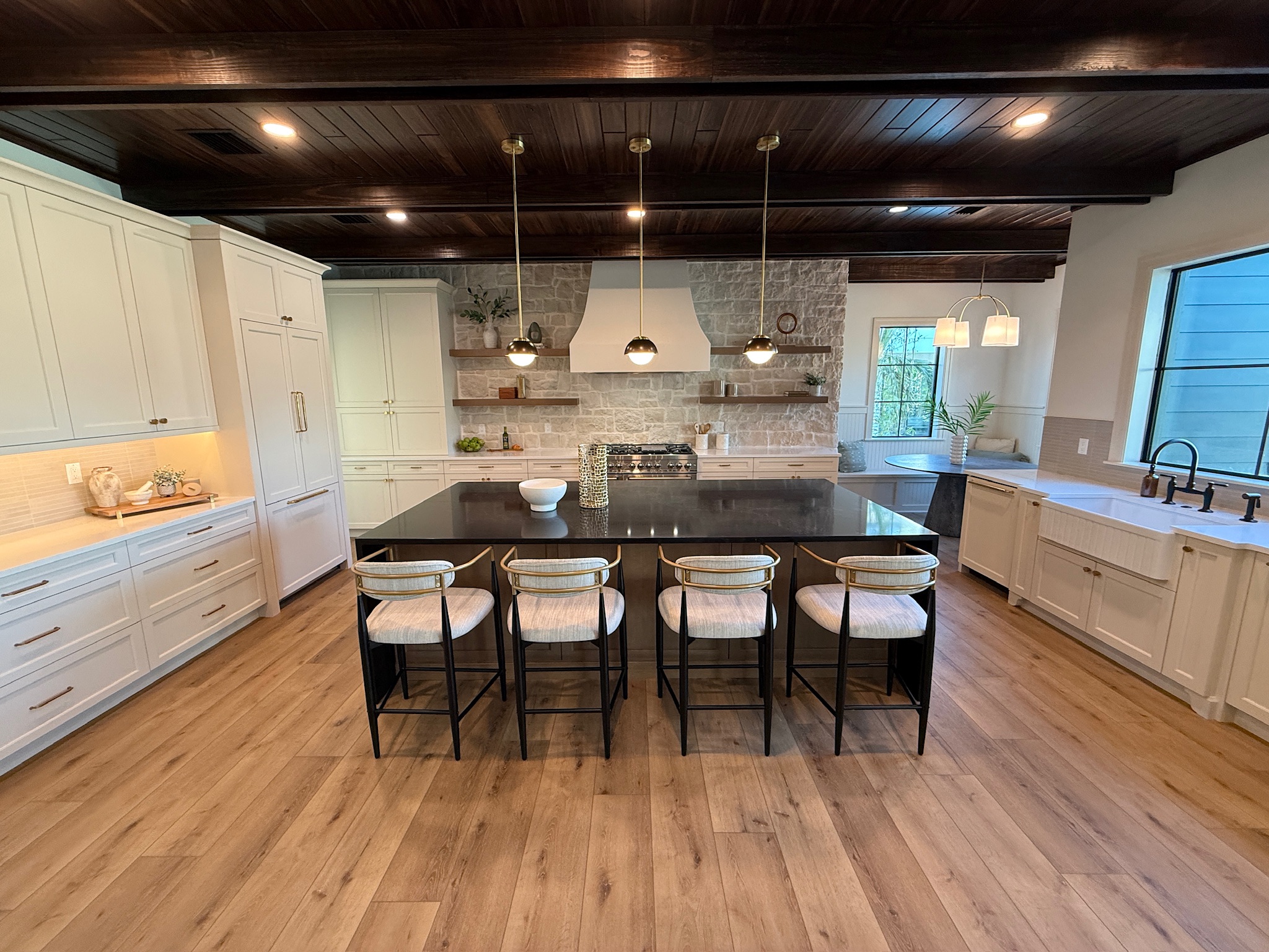 Kitchen island with built-in seating quartz top
