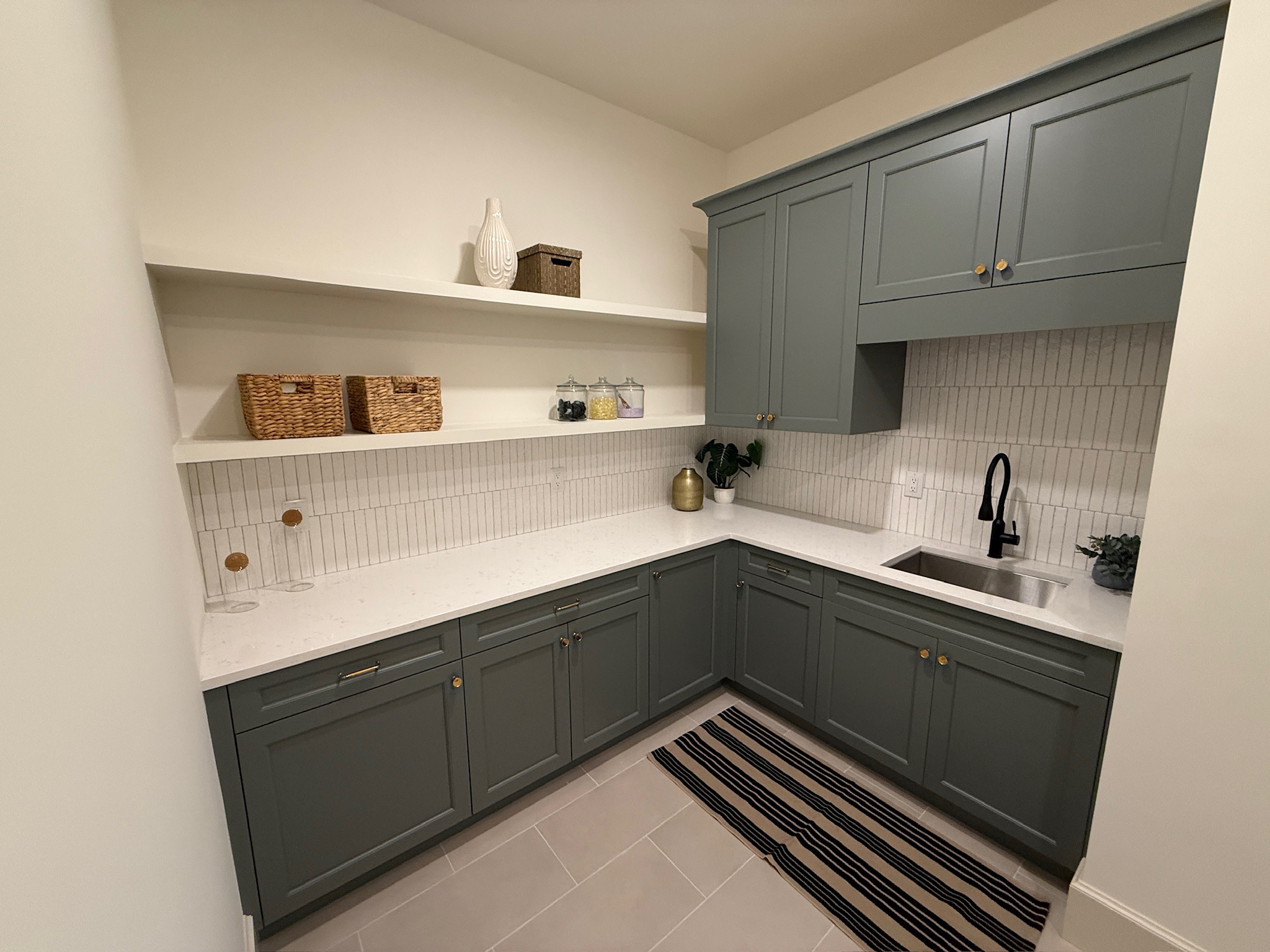 Quartzite kitchen countertop with backsplash